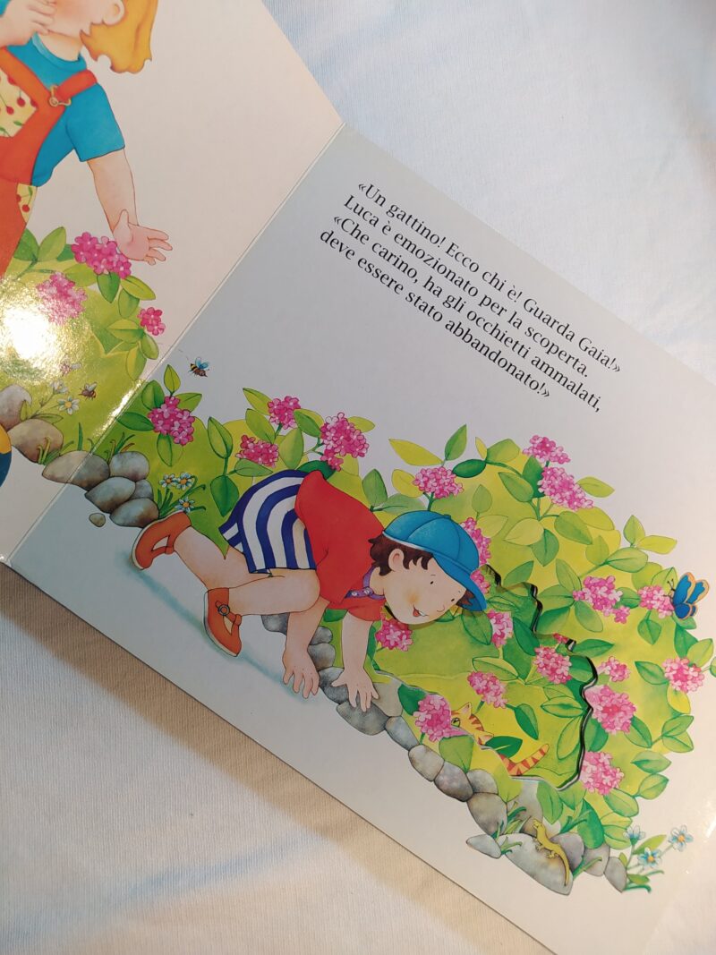 Chi è nascosto nel cespuglio?
Ehi, mi sembra di sentir piangere...