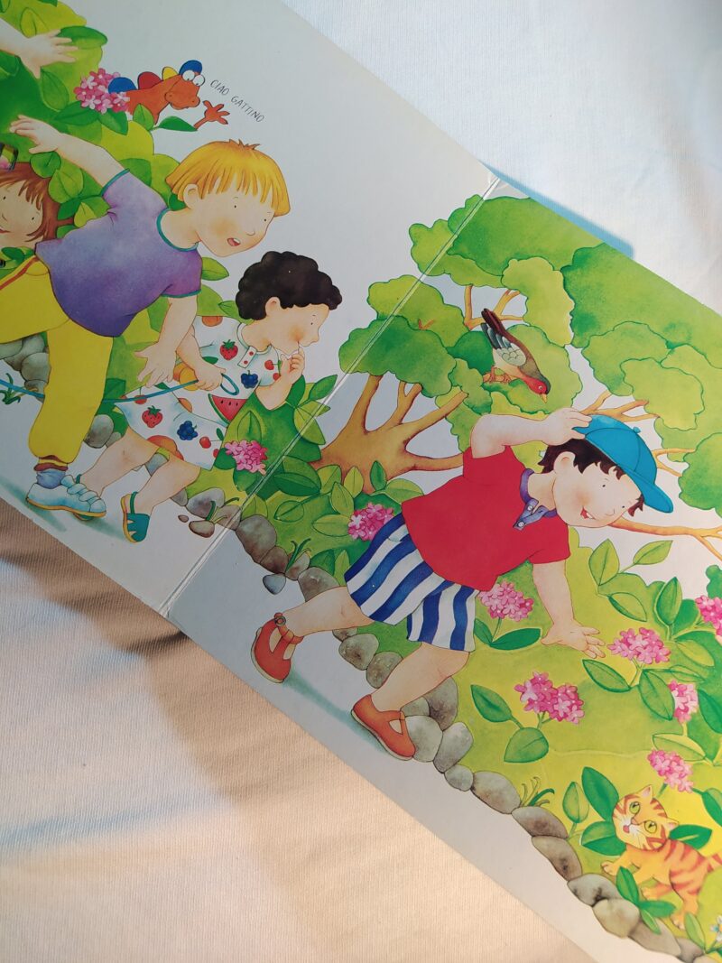 Chi è nascosto nel cespuglio?
Ehi, mi sembra di sentir piangere...