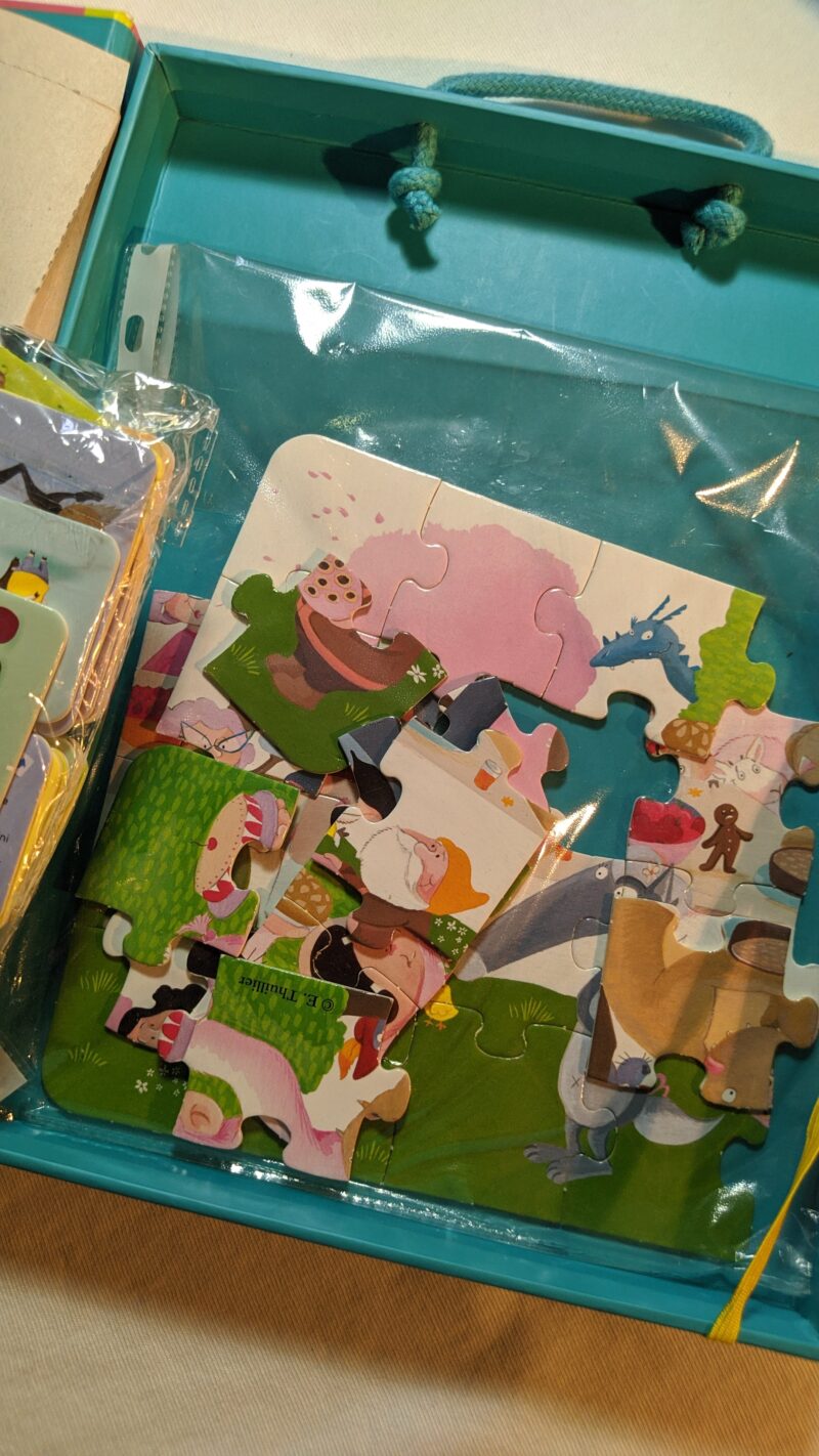 La valigetta di Lupo
Libro Il lupo che entrava nelle fiabe+puzzle+domino
