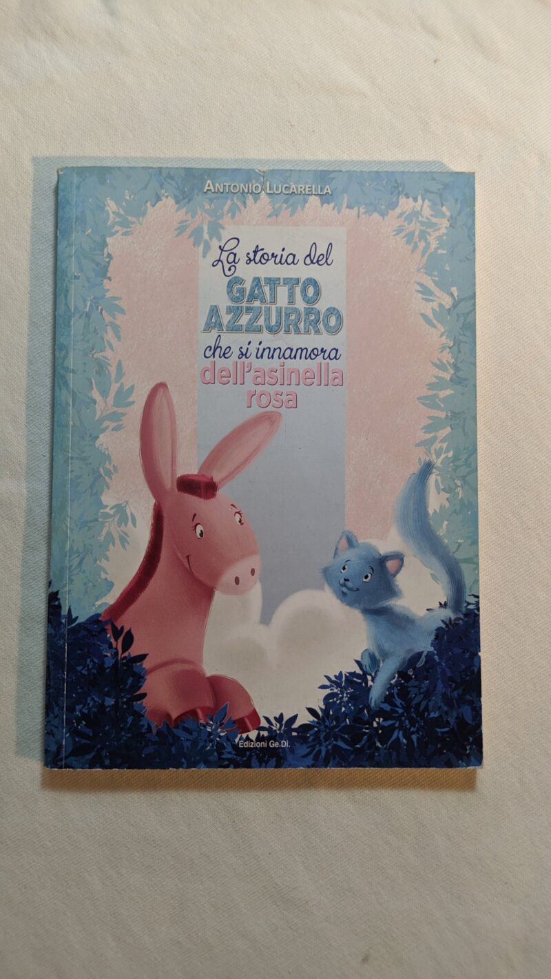 La storia del gatto azzurro che si innamora dell'asinella rosa