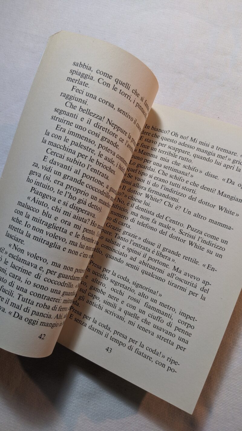 La bambina strisce e puntini
