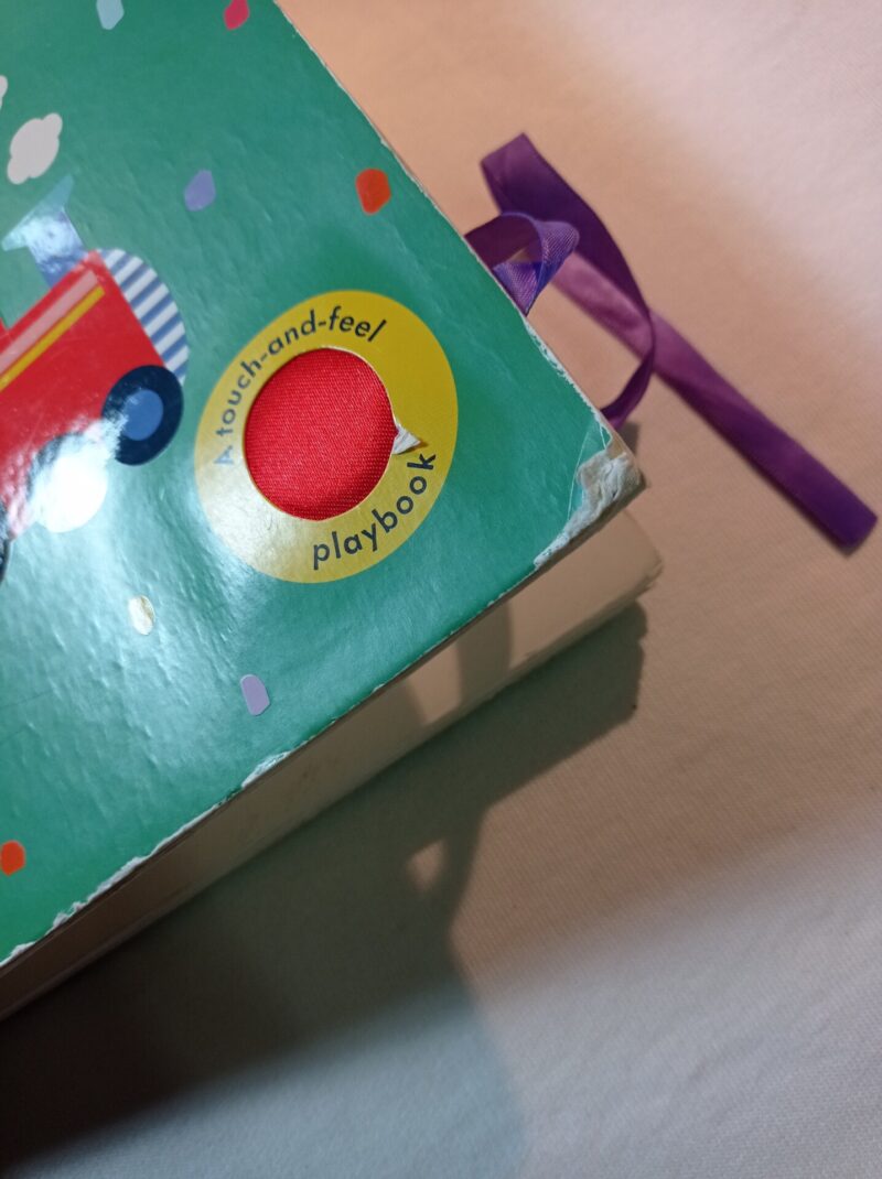 Book touch Tummy Time