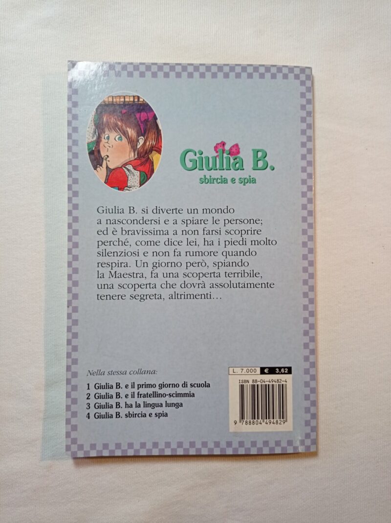 Giulia B. sbircia e spia