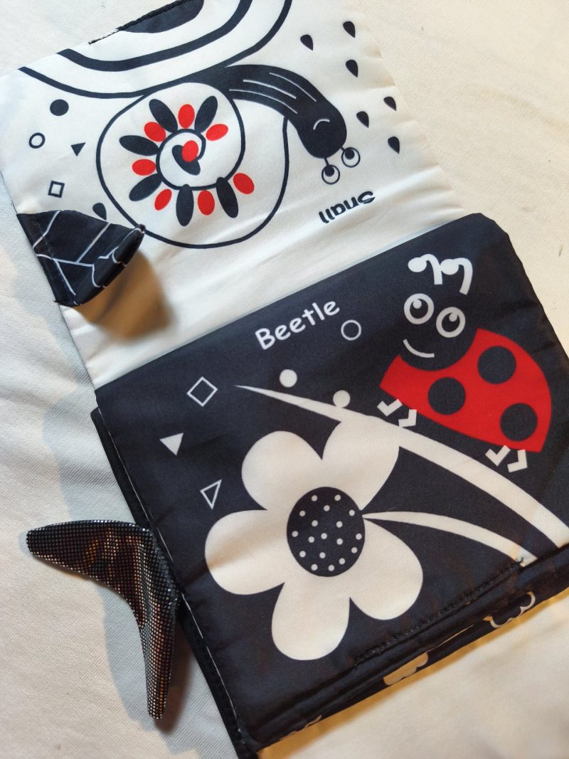Libro tattile con specchio