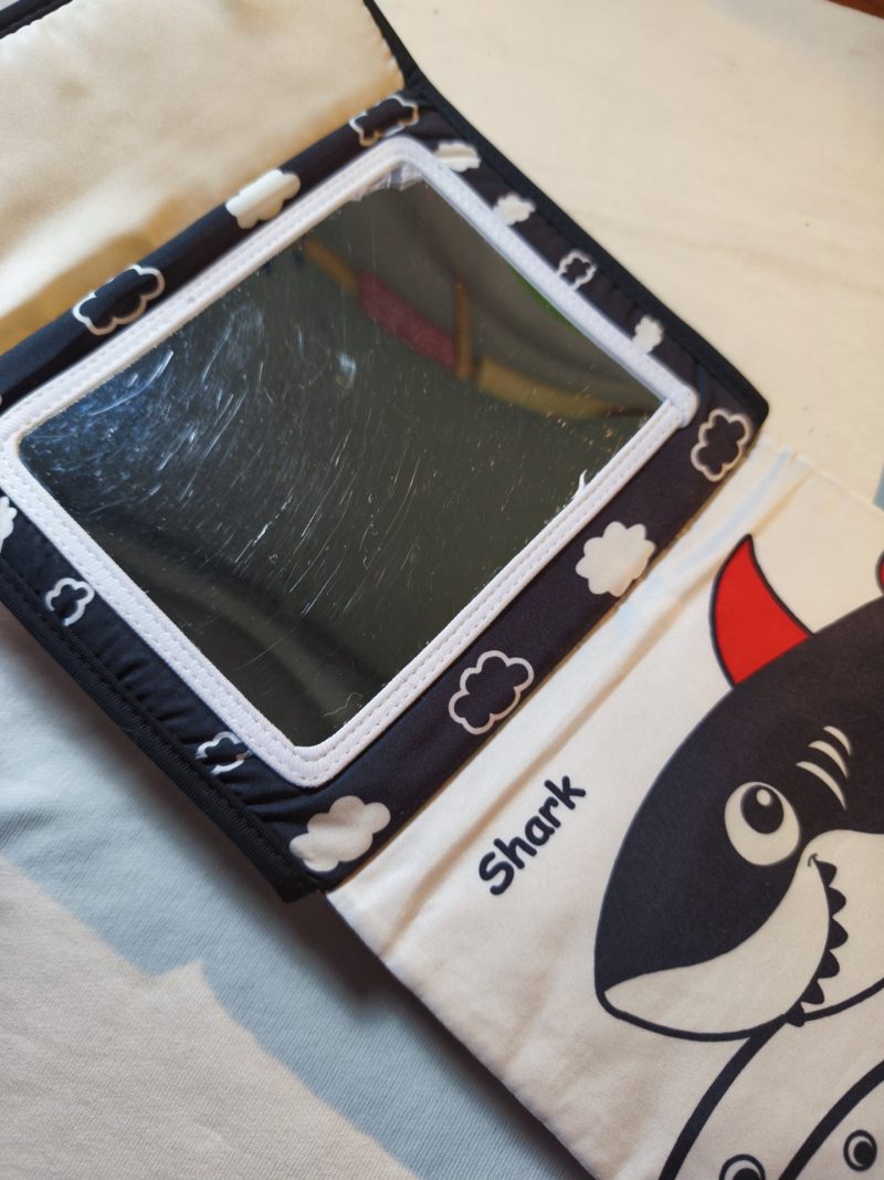 Libro tattile con specchio
